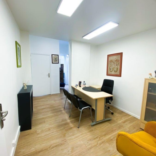  RENTAL EXPERT IMMOBILIER : Local / Bureau | PARIS (75015) | 54 m2 | 2 140 € 