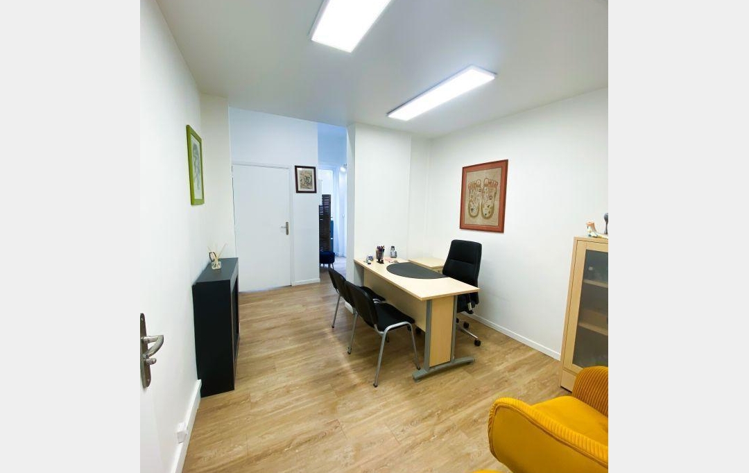 RENTAL EXPERT IMMOBILIER : Office | PARIS (75015) | 54 m2 | 2 140 € 