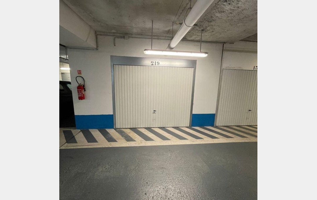 RENTAL EXPERT IMMOBILIER : Garage / Parking | CHARENTON-LE-PONT (94220) | 12 m2 | 200 € 