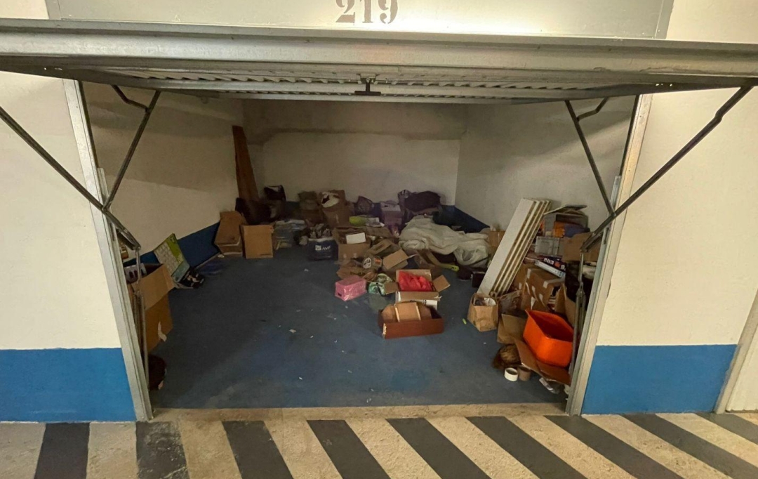 RENTAL EXPERT IMMOBILIER : Garage / Parking | CHARENTON-LE-PONT (94220) | 12 m2 | 200 € 