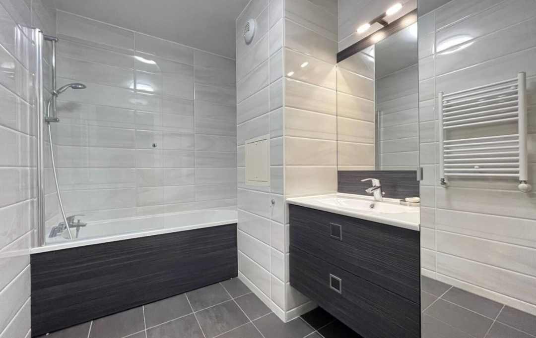 RENTAL EXPERT IMMOBILIER : Appartement | CLICHY (92110) | 61 m2 | 780 € 